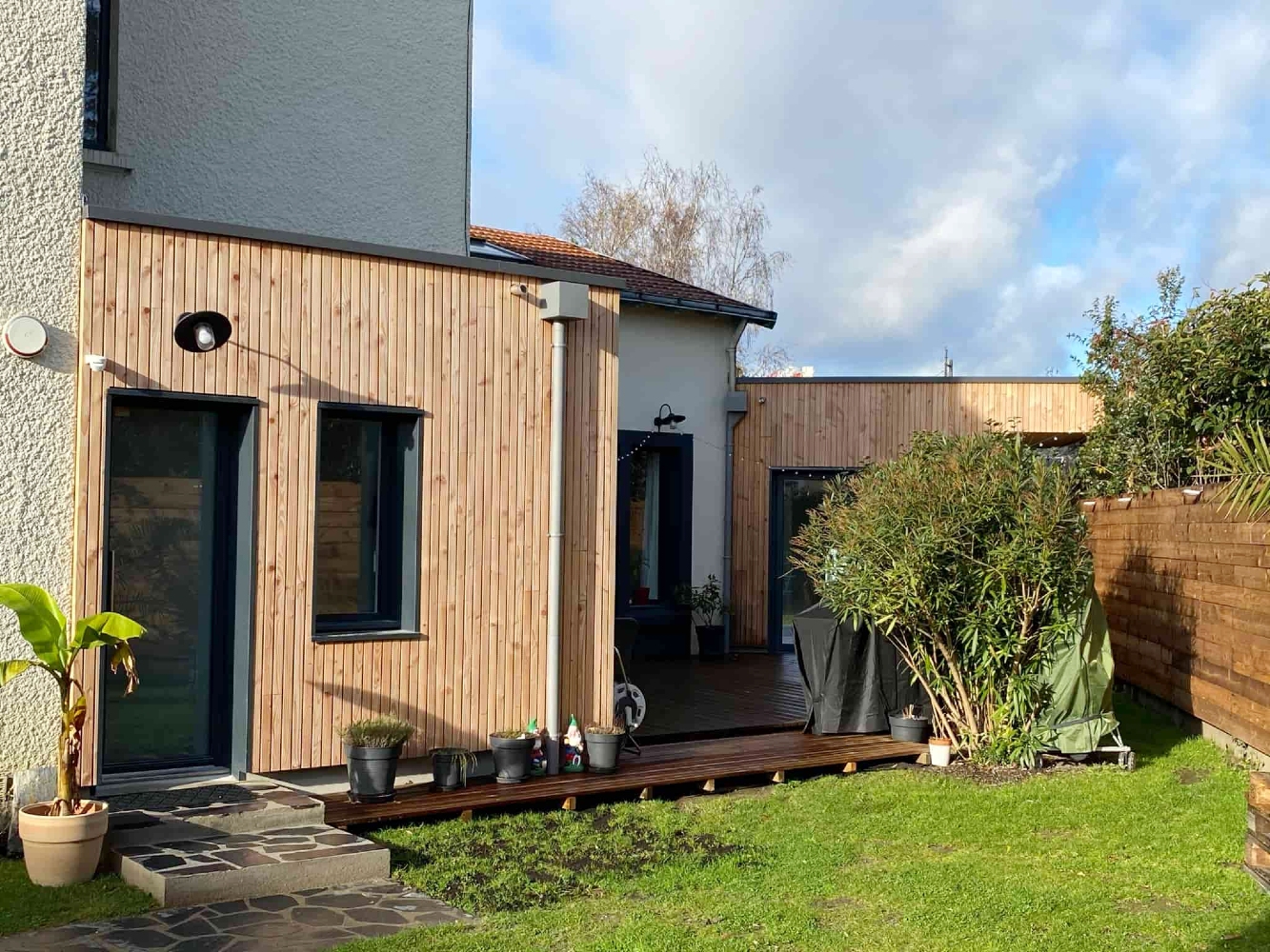 Construction de 2 extensions bois sur une maison moderne à Nantes (44) - Vue 5